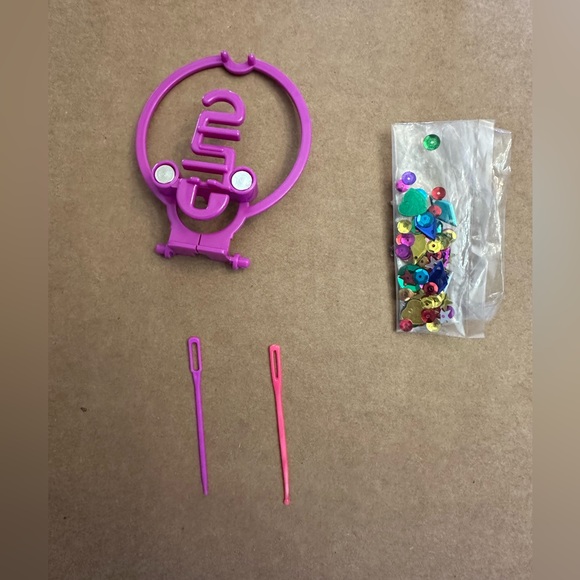 Sew Easy Knitting Machine - Age 6 and up - Picture 4 of 4